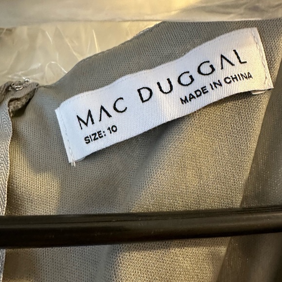 ✔️#68B/88B BNWT MAC DUGGAL
Floral Applique Long Sleeve Illusion Gown #70224 - Picture 7 of 10